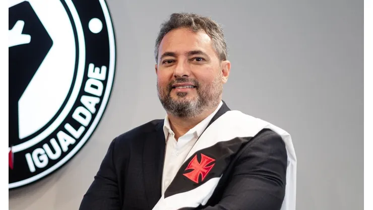 Alexandre Mattos e Vasco anunciam novo camisa 7. Foto: Leandro Amorim | Vasco