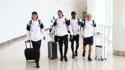 Elenco do Flamengo desembracando nos Estados Unidos para pré-temporada. Foto: Gilvan de Souza / Flamengo.
