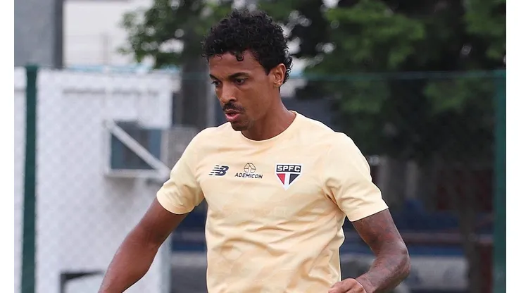 Luiz Gustavo em treinamento pelo São Paulo. Foto: Twitter \ São Paulo