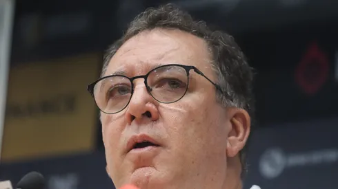 Marcelo Teixeira é surpreendido no Santos. Foto: Reinaldo Campos/AGIF