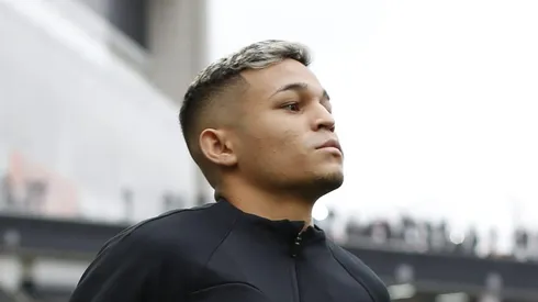 Adson em ação com a camisa do Corinthians. Foto: Ricardo Moreira/Getty Images.
