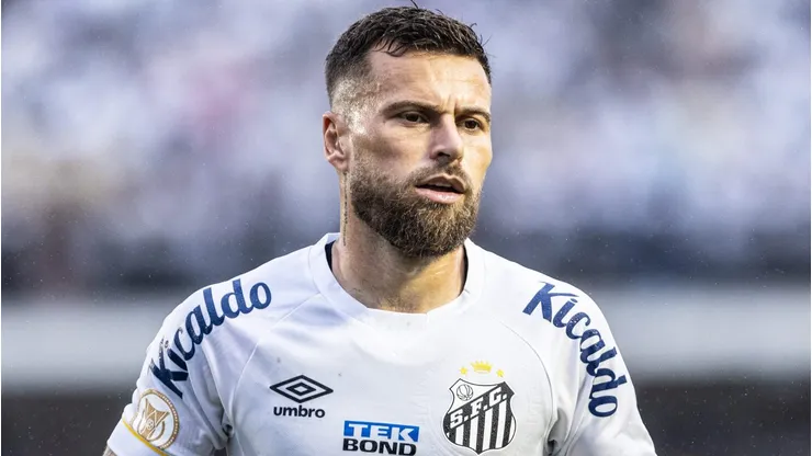 Lucas Lima gera incômodo na Vila - Foto: Abner Dourado/AGIF