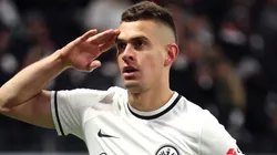 Rafael Borré tem um posicionamento sobre a inflexibilidade da equipe alemã (Photo by Alex Grimm/Getty Images)