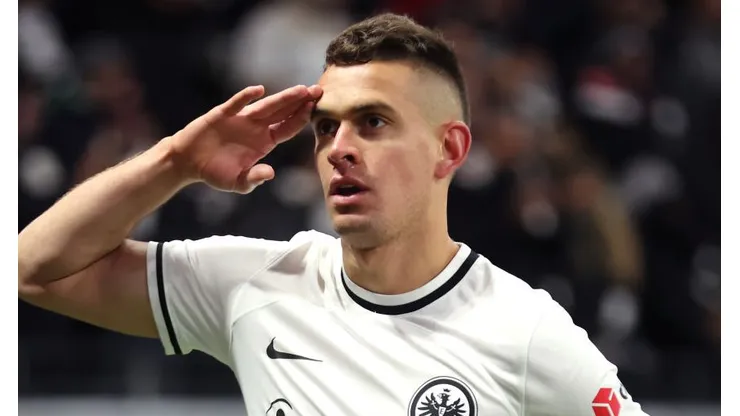 Rafael Borré tem um posicionamento sobre a inflexibilidade da equipe alemã (Photo by Alex Grimm/Getty Images)