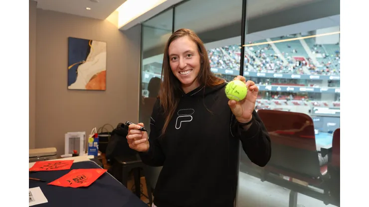 Luisa Stefani em disputa de torneio na China, em 2023. Ela é esperança de medalha do Brasil nos jogos de Paris em 2024 (Foto: Emmanuel Wong/Getty Images)