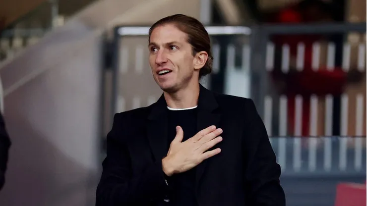 Filipe Luís está de volta ao Flamengo, mas agora fora dos gramados