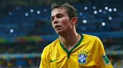 Bernard com a camisa da Seleção - Foto: Robert Cianflone/Getty Images
