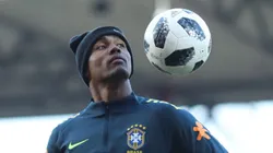 Douglas Costa, em treino da Seleção Brasileira - Foto: Lucas Figueiredo/CBF