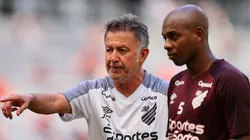 Osorio e Fernandinho durante treino. Foto: José Tramontin/athletico.com.br