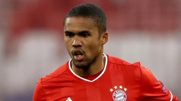 Douglas Costa, na época em que jogava no Bayern de Munique - Foto: Alexander Hassenstein/Getty Images