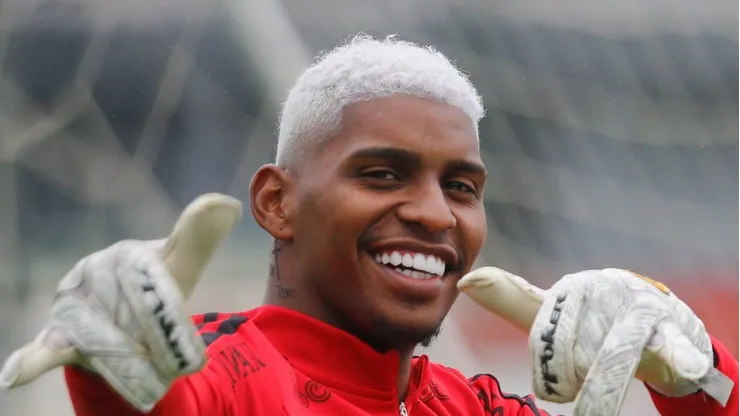 Hugo Souza se acertou com Flamengo para jogar por empréstimo no Corinthians. Santos está fora dos planos. Foto: Gilvan de Souza/Flamengo.