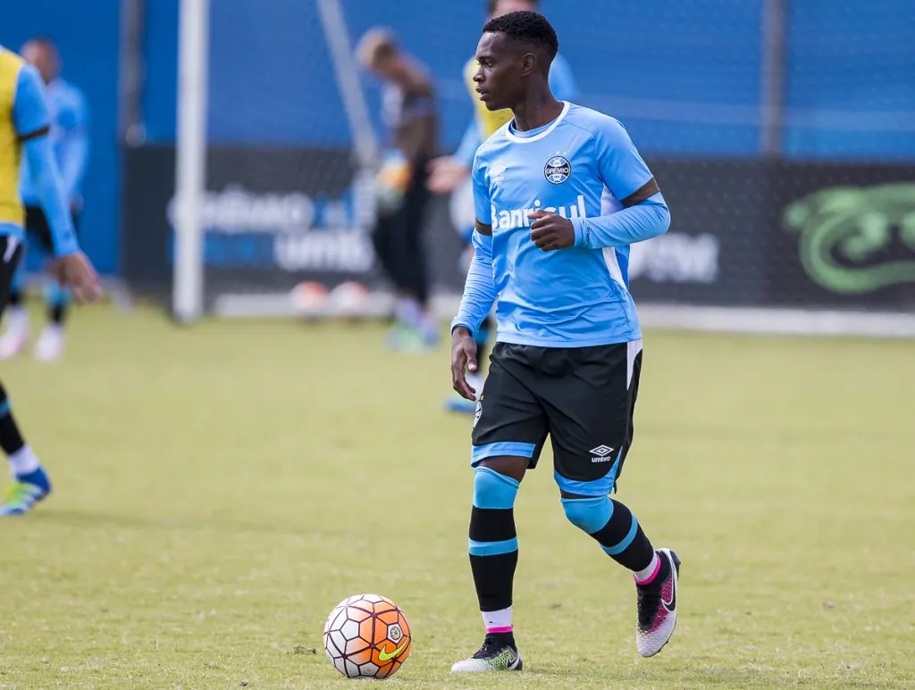 PORTO ALEGRE – RS – 03/05/2016 – TREINO DO GREMIO –  Lincoln durante treino do Gremio no CT Luis Carvalho. Foto:Jeferson Guareze/AGIF