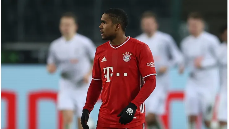 Douglas Costa pode chegar ao Cruzeiro em 2024. (Photo by Lars Baron/Getty Images)