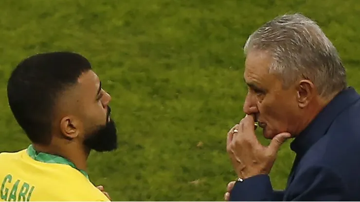 Tite falando com Gabigol (Foto: Wagner Meier/Getty Images)