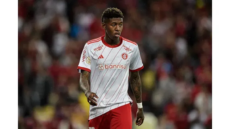 Foto: Thiago Ribeiro/AGIF - Vitão, zagueiro do Internacional