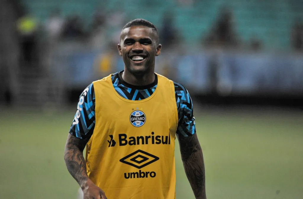 BA – Salvador – 26/11/2021 – BRASILEIRO A 2021, BAHIA X GREMIO – Douglas Costa jogador do Gremio durante partida contra o Bahia no estadio Arena Fonte Nova pelo campeonato Brasileiro A 2021. Foto: Jhony Pinho/AGIF