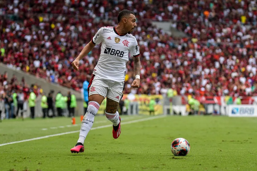Matheuzinho decidiu deixar o Flamengo após ser informado que seria terceira opção. Foto: Thiago Ribeiro/AGIF