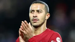 Flamengo monitora situação de Thiago Alcântara do Liverpool. (Photo by Naomi Baker/Getty Images)