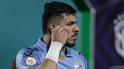 João Paulo perdeu moral no Santos e situação chegou ao Grêmio, que tinha interesse em sua contratação - Foto: Isabela Azine/AGIF