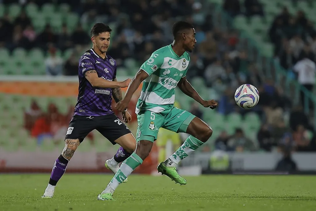 Felix Torres em atividade pelo Santos Laguna. (Photo by Manuel Guadarrama/Getty Images)