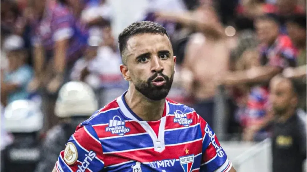 Foto: Lucas Emanuel/AGIF – Caio Alexandre em partida pelo Fortaleza