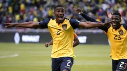 Félix Torres atuando pela seleção do Equador. Foto: Santiago Arcos-Pool/Getty Images