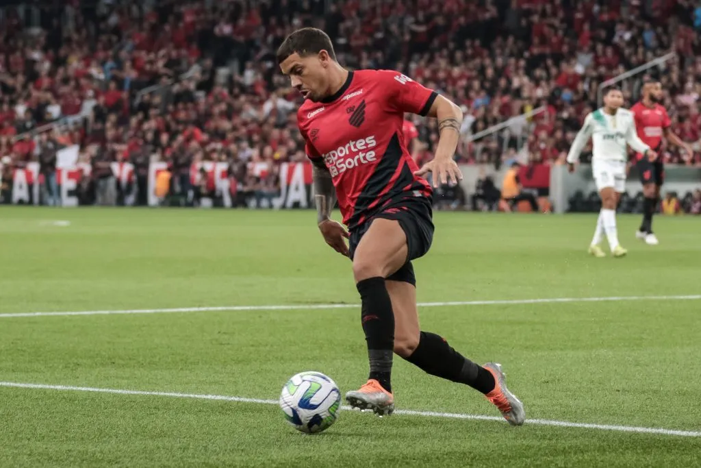 Terans em atividade pelo Furacão. Foto: Robson Mafra/AGIF