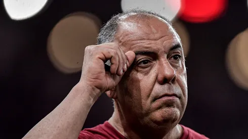 Braz recebe info no mercado. Foto: Thiago Ribeiro/AGIF