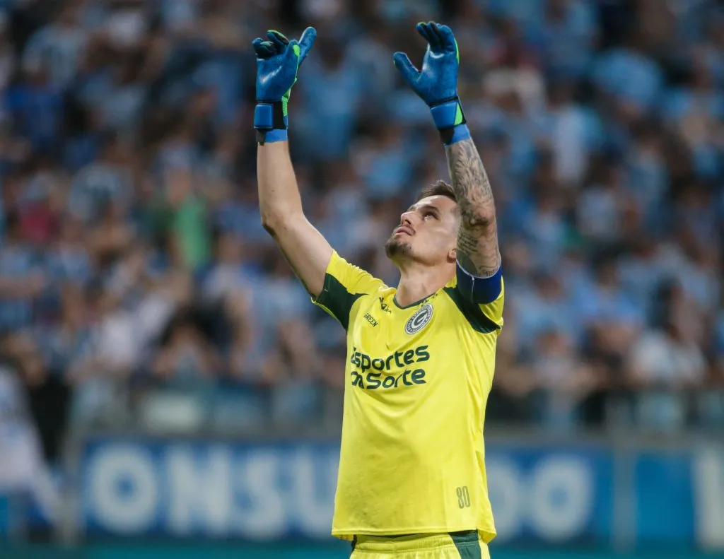 BA – PORTO ALEGRE – 30/11/2023 – BRASILEIRO A 2023, GREMIO X GOIAS – Tadeu jogador do Goias durante partida contra o Gremio no estadio Arena do Gremio pelo campeonato Brasileiro A 2023. Foto: Giancarlo Santorum/AGIF