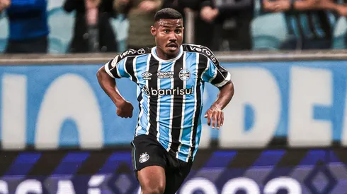 Cuiabano é a bola da vez na vitrine gremista - Foto: Maxi Franzoi/AGIF