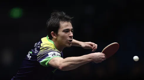 O brasileiro Hugo Calderano em disputa de torneio WTT Champions em Xinxiang, na China (Foto: Lintao Zhang/Getty Images)