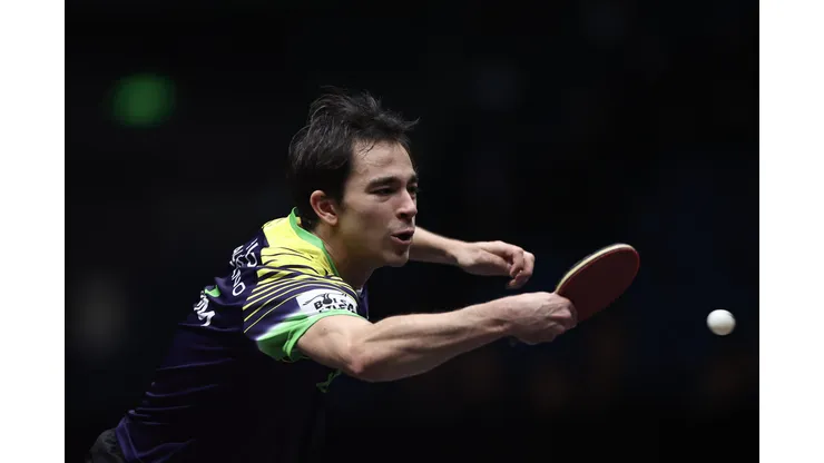 O brasileiro Hugo Calderano em disputa de torneio WTT Champions em Xinxiang, na China (Foto: Lintao Zhang/Getty Images)