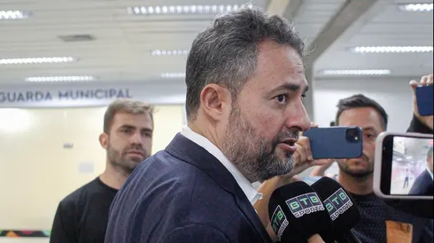 Alexandre Mattos abriu o jogo sobre permanência no Vasco