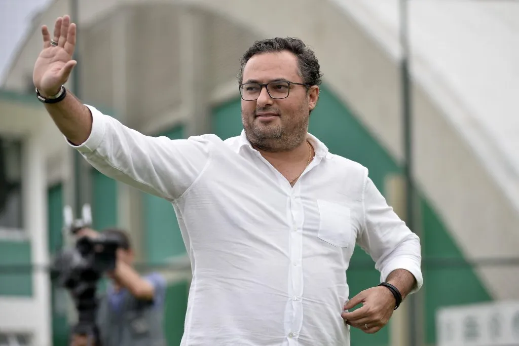 Alexandre Mattos chegou recentemente no Vasco, com objetivo de qualificar o elenco. Foto: Bruno Ulivieri/AGIF