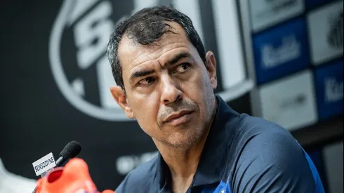 A diretoria do Santos vem buscando acordo com o ex-clube de Fábio Carille