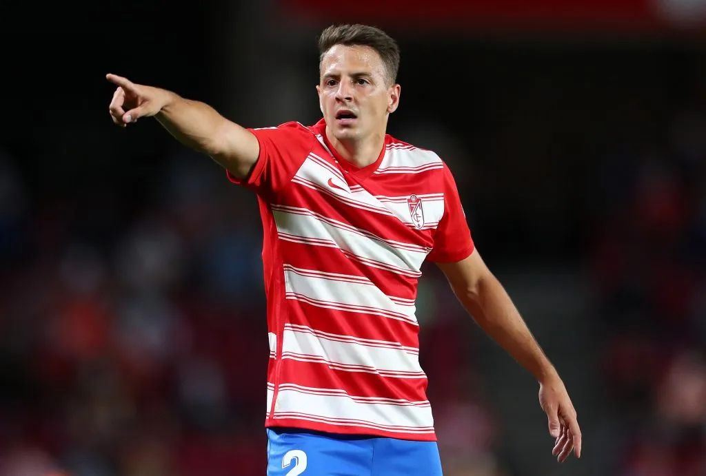Santiago Arias no Granada – Foto: Fran Santiago/Getty Images