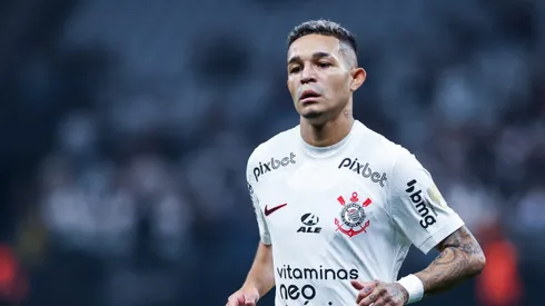 Torcida do Vasco não concorda com os valores. Foto: Marcello Zambrana/AGIF