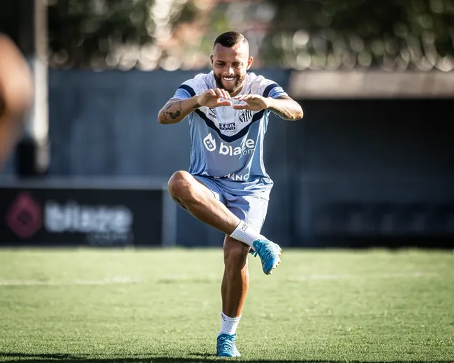 Atacante Guilherme acertou como um dos 13 reforços do Santos para 2024 – Foto: Raul Baretta/SFC