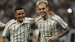 Adson (à esquerda) foi o escolhido pelo Corinthians para assumir função após saída de Róger Guedes - Foto: Ricardo Moreira/Getty Images