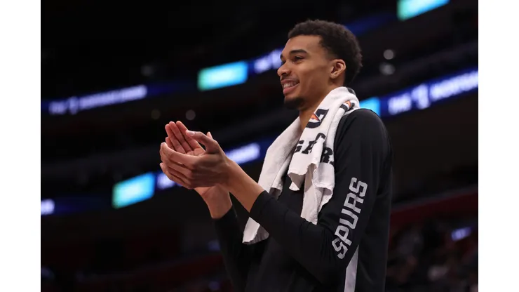 Wembanyama comemora partida espetacular contra os Pistons, em Detroit, pela temporada regular da NBA (Foto: Gregory Shamus/Getty Images)