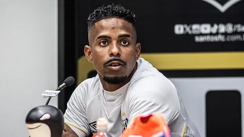 Hayner fala sobre reaçaõa da família ao saber que ele jogaria no Santos. Fotos: Raul Baretta/ Santos FC.