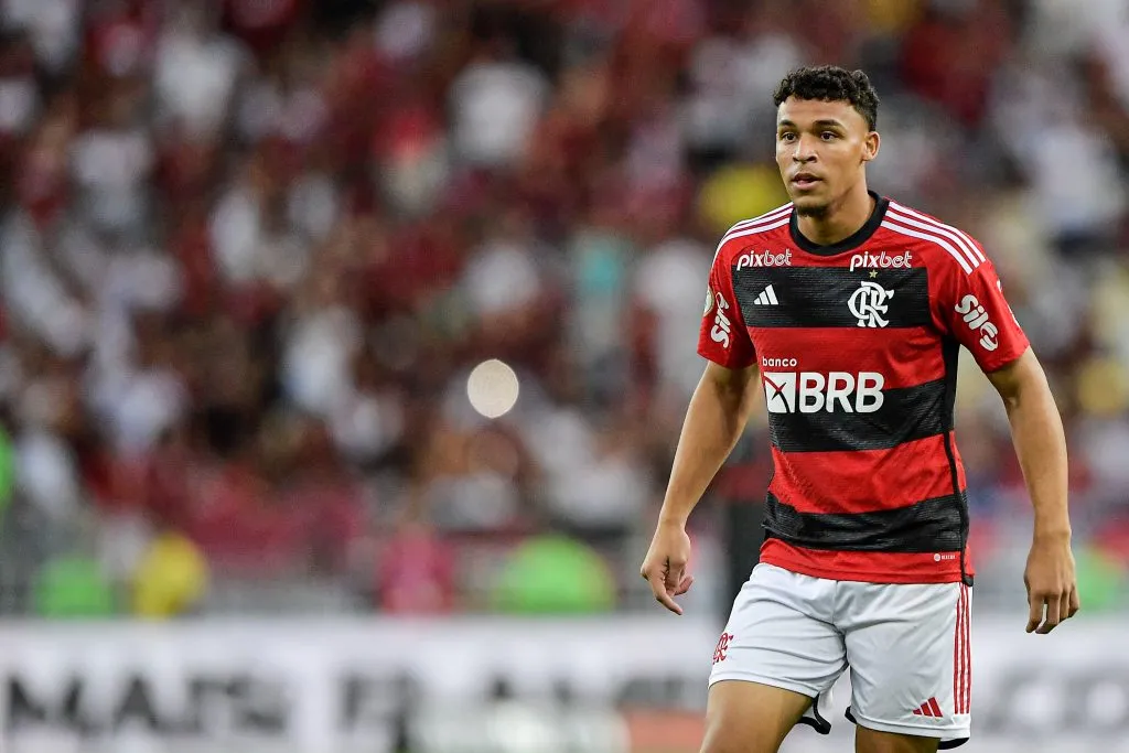 Victor Hugo almeja atuar mais com Tite. Foto: Thiago Ribeiro/AGIF