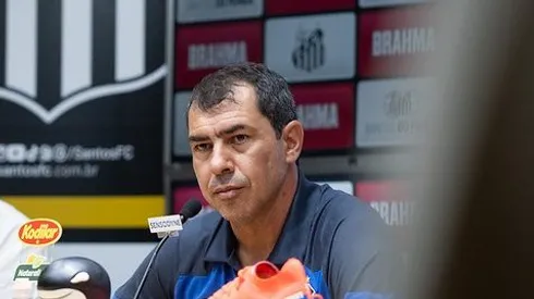 Meio-campista dá 'toque' em Carille sobre time ideal do Santos. Fotos: Raul Baretta/ Santos FC.