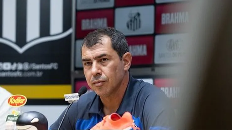 Meio-campista dá 'toque' em Carille sobre time ideal do Santos. Fotos: Raul Baretta/ Santos FC.