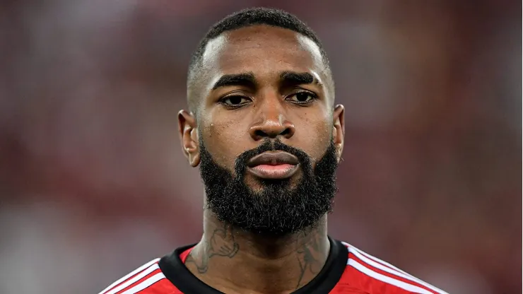 Foto: Thiago Ribeiro/AGIF - Gerson em partida do Flamengo no Campeonato Brasileiro de 2023