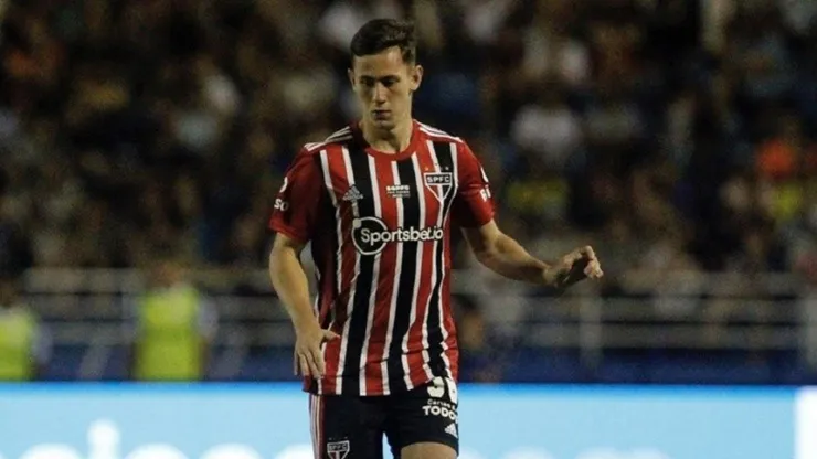 Foto: Twitter/São Paulo - Patryck Lanza, lateral-esquerdo do São Paulo