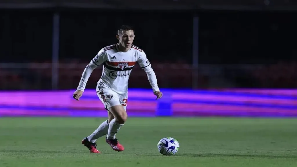 Foto: Marcello Zambrana/AGIF – Patryck Lanza em ação pelo São Paulo