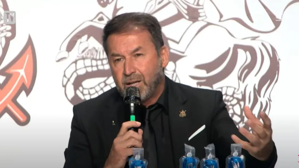 Augusto Melo vai tendo sucesso – Foto: Reprodução/Corinthians TV.