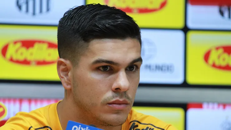 O jogador foi liberado pelo Santos e não vai se reapresentar
