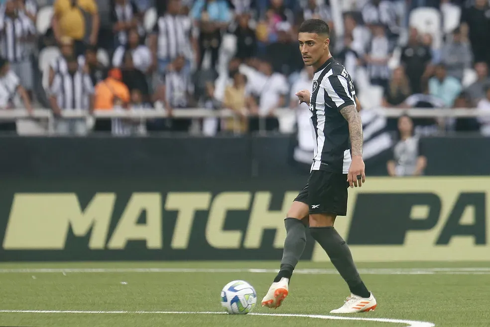 Sampaio em Botafogo x Coritiba pelo Brasileirão — Foto: Vítor Silva / Botafogo